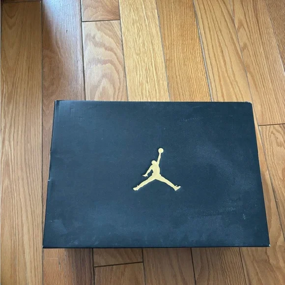 Jordan Air 1 Mid (GS) in White, Orange, and Black - Picture 5 of 5